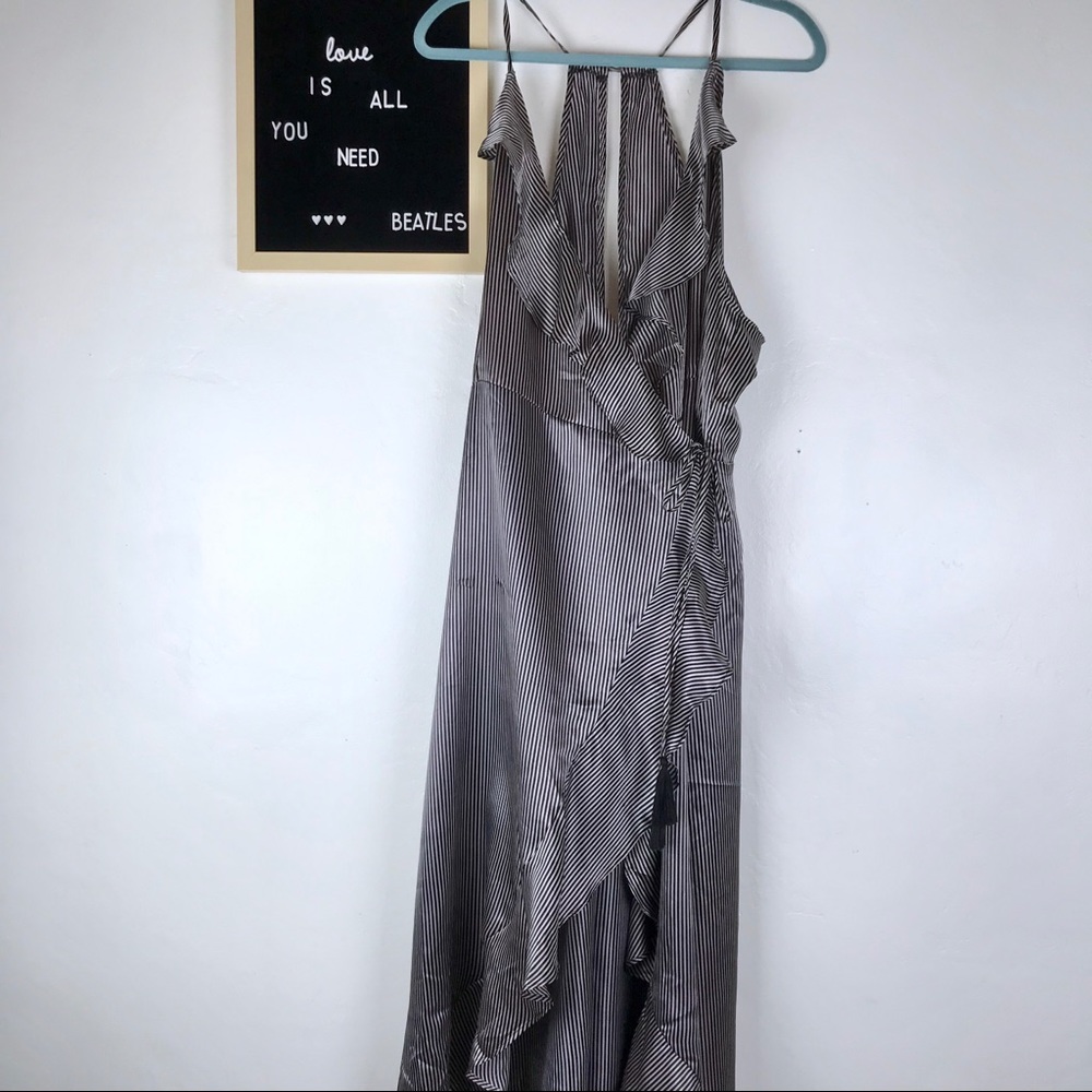 Fashion Nova deep v ruffle midi dress - Picture 2 of 8